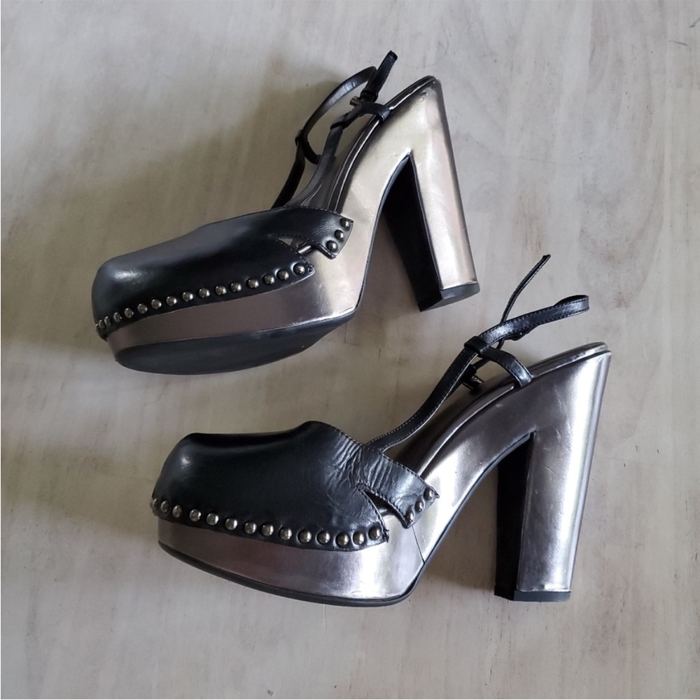 Parada metallic studded platform clogs